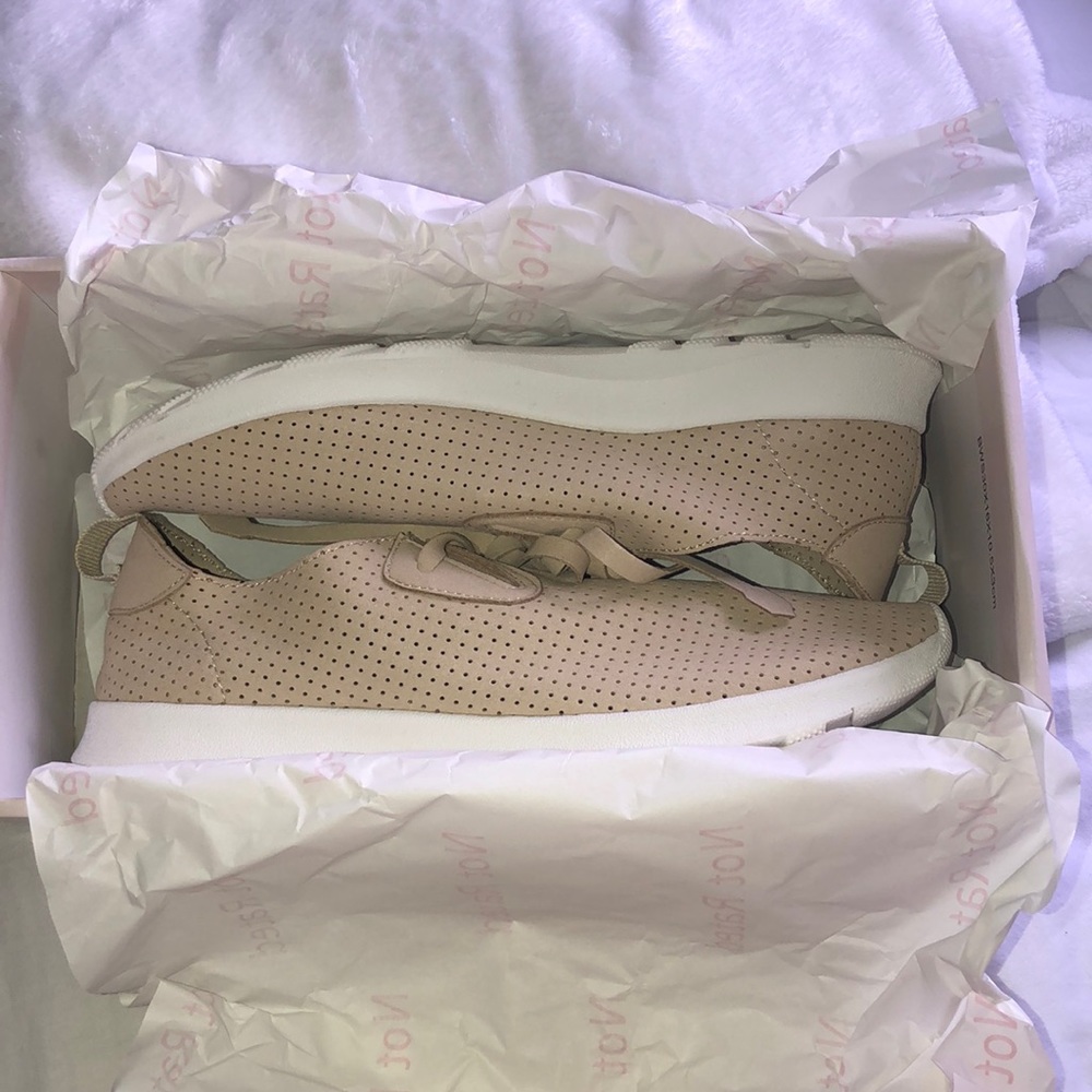 SUMMER SNEAKERS
